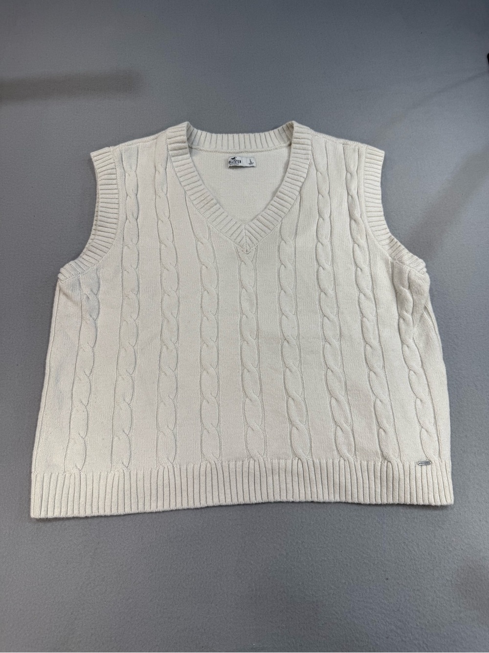 Hollister Men's Cable Knit V-Neck Sweater Vest - Cream